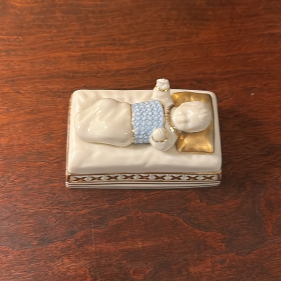 Lenox First Blessing Nativity - Picture 9 of 11